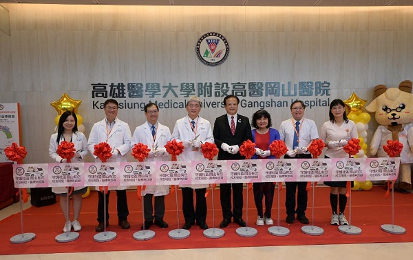 暖心校友邱良進捐贈七輛醫療車回饋高醫大體系 盼攜手高醫岡山醫院　守護在地民眾健康1
